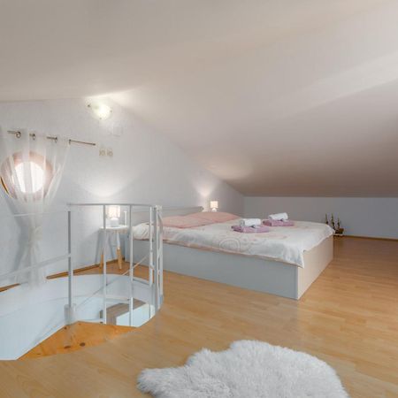 Apartment Leni Near Beach Porec Bagian luar foto