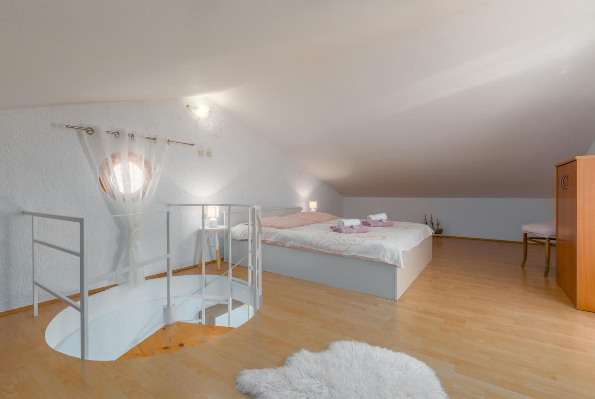 Apartment Leni Near Beach Porec Bagian luar foto